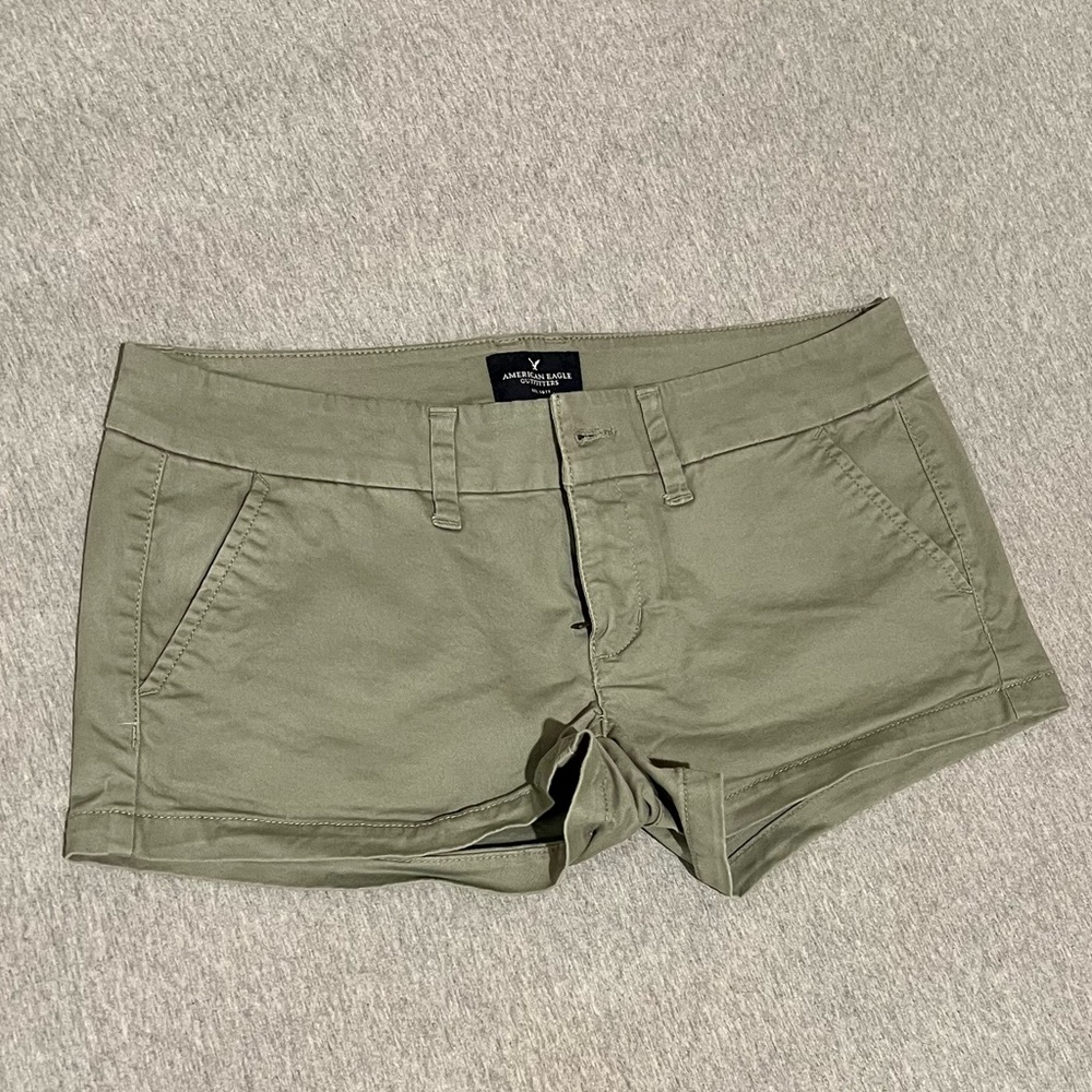 NWOT- American eagle shorts - olive green- size 4